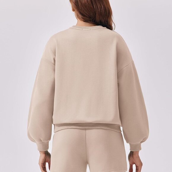 Lightweight Women's Two-Piece Sleeves and Shorts Set with Pockets - Travel Ready - Picture 3 of 4